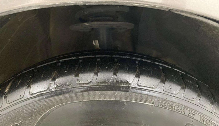 2020 Maruti Swift VXI, Petrol, Manual, 43,468 km, Right Front Tyre Tread