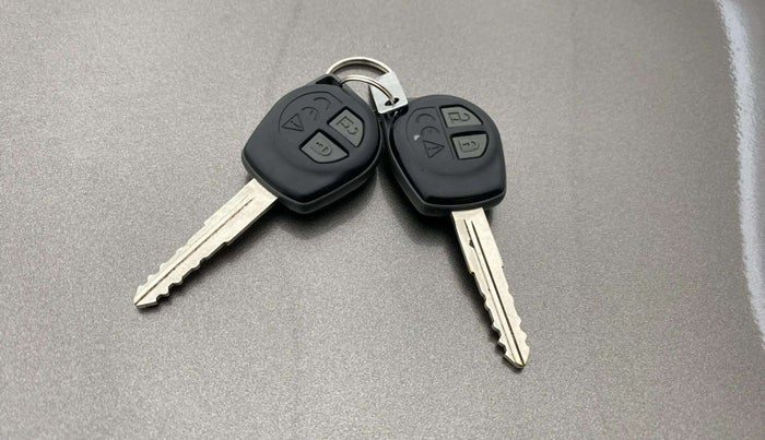 2020 Maruti Swift VXI, Petrol, Manual, 43,468 km, Key Close Up