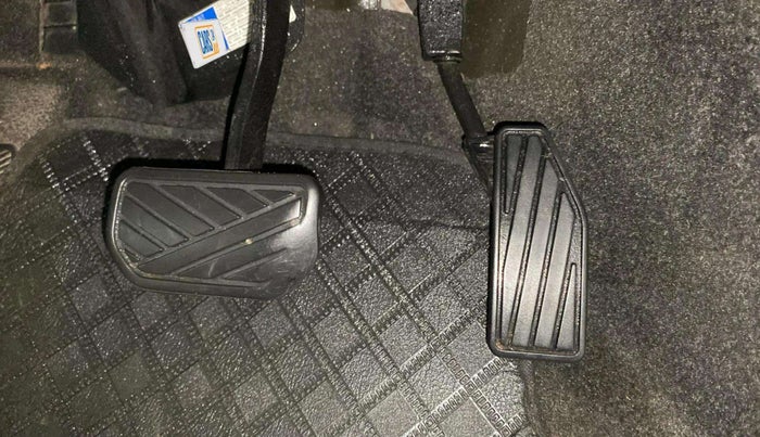 2018 Maruti Swift ZDI AMT, Diesel, Automatic, 92,237 km, Pedals