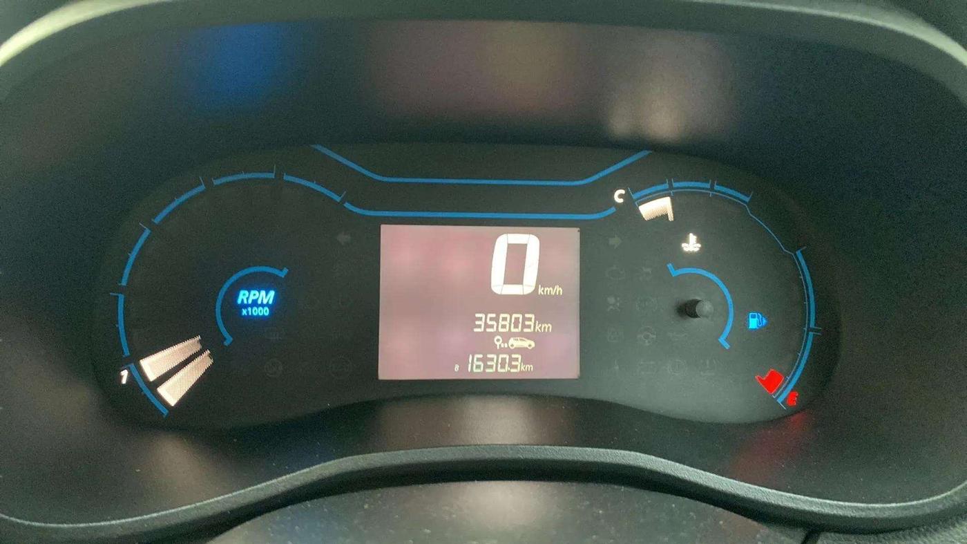 2022 Renault Kwid RXT 1.0, Petrol, Manual, 35,862 km, Odometer Image