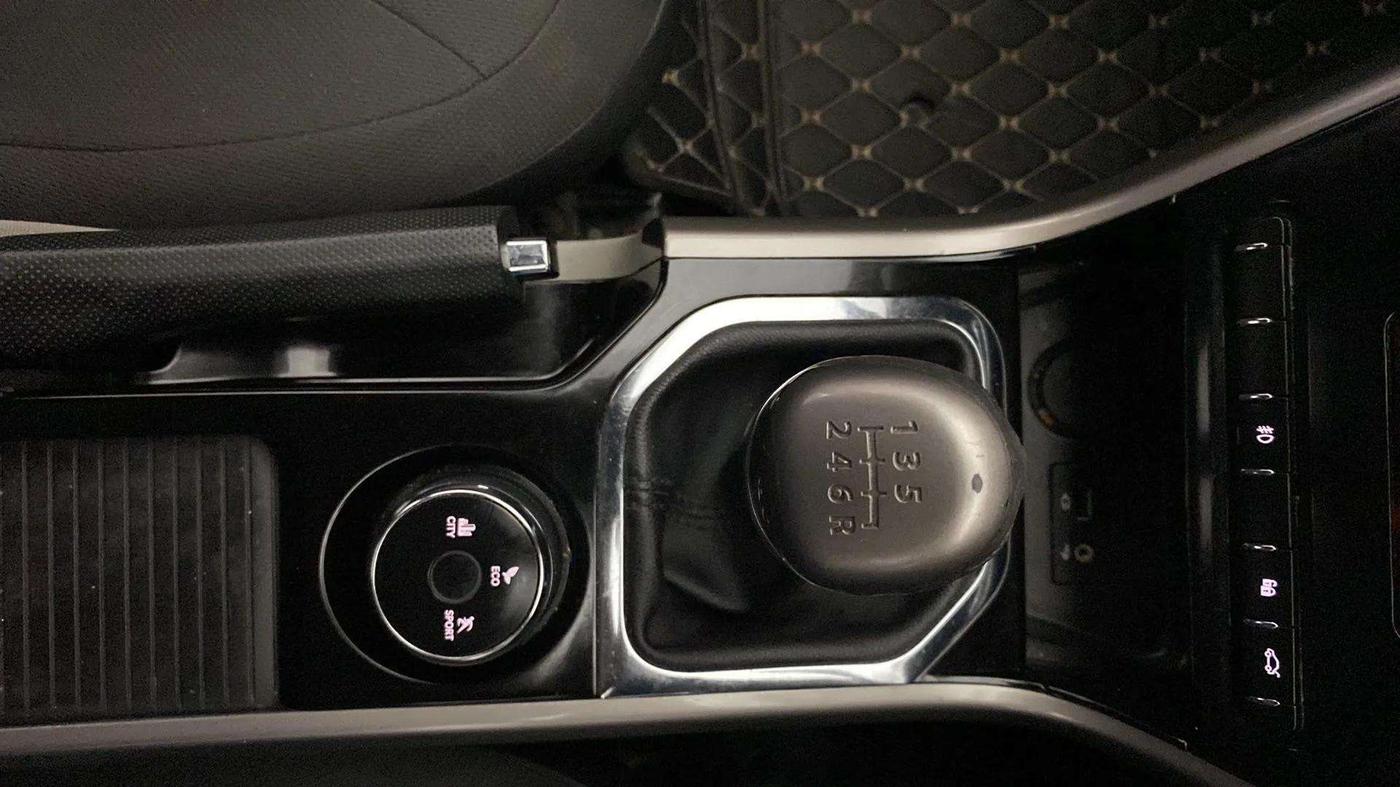 2019 Tata NEXON XZ PLUS PETROL, Petrol, Manual, 72,542 km, Gear Lever