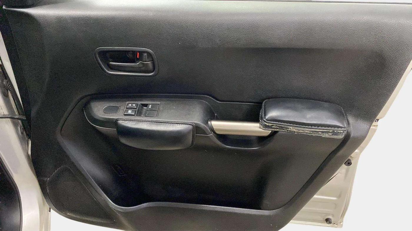 2019 Maruti IGNIS SIGMA 1.2, Petrol, Manual, 91,008 km, Driver Side Door Panels Control