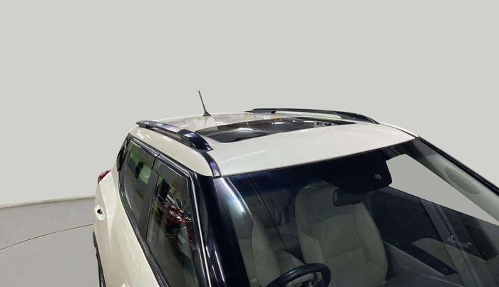 2021 Mahindra XUV300 W8 (O) 1.5 DIESEL AMT DUAL TONE, Diesel, Automatic, 66,857 km, Roof