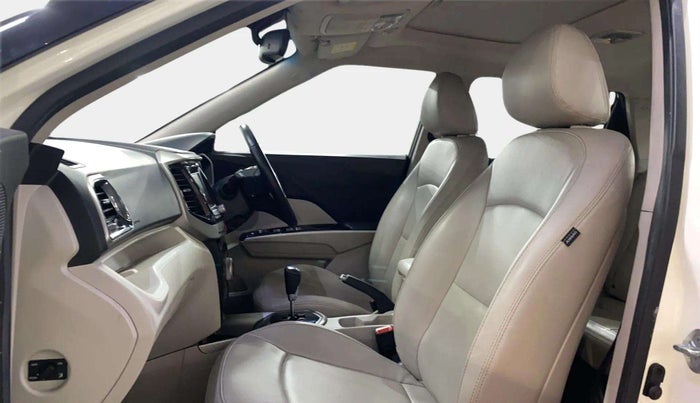 2021 Mahindra XUV300 W8 (O) 1.5 DIESEL AMT DUAL TONE, Diesel, Automatic, 66,857 km, Right Side Front Door Cabin