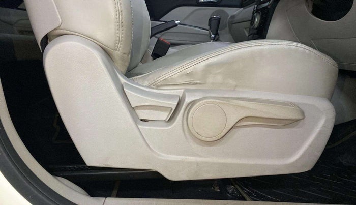 2021 Mahindra XUV300 W8 (O) 1.5 DIESEL AMT DUAL TONE, Diesel, Automatic, 66,857 km, Driver Side Adjustment Panel