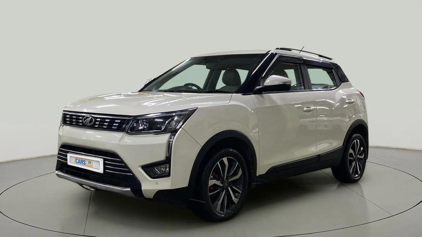 2021 Mahindra XUV300 W8 (O) 1.5 DIESEL AMT DUAL TONE, Diesel, Automatic, 66,857 km, Left Front Diagonal