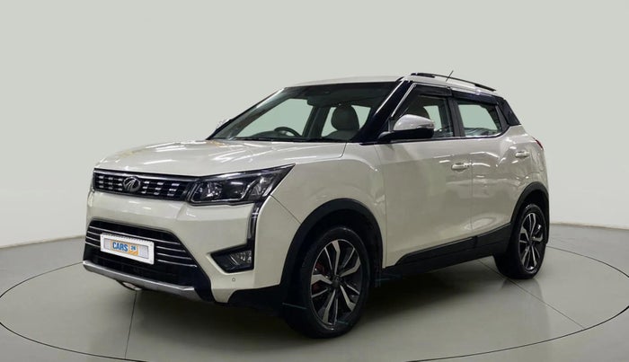 2021 Mahindra XUV300 W8 (O) 1.5 DIESEL AMT DUAL TONE, Diesel, Automatic, 66,857 km, Left Front Diagonal