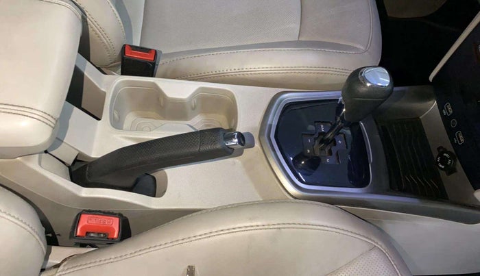 2021 Mahindra XUV300 W8 (O) 1.5 DIESEL AMT DUAL TONE, Diesel, Automatic, 66,857 km, Gear Lever