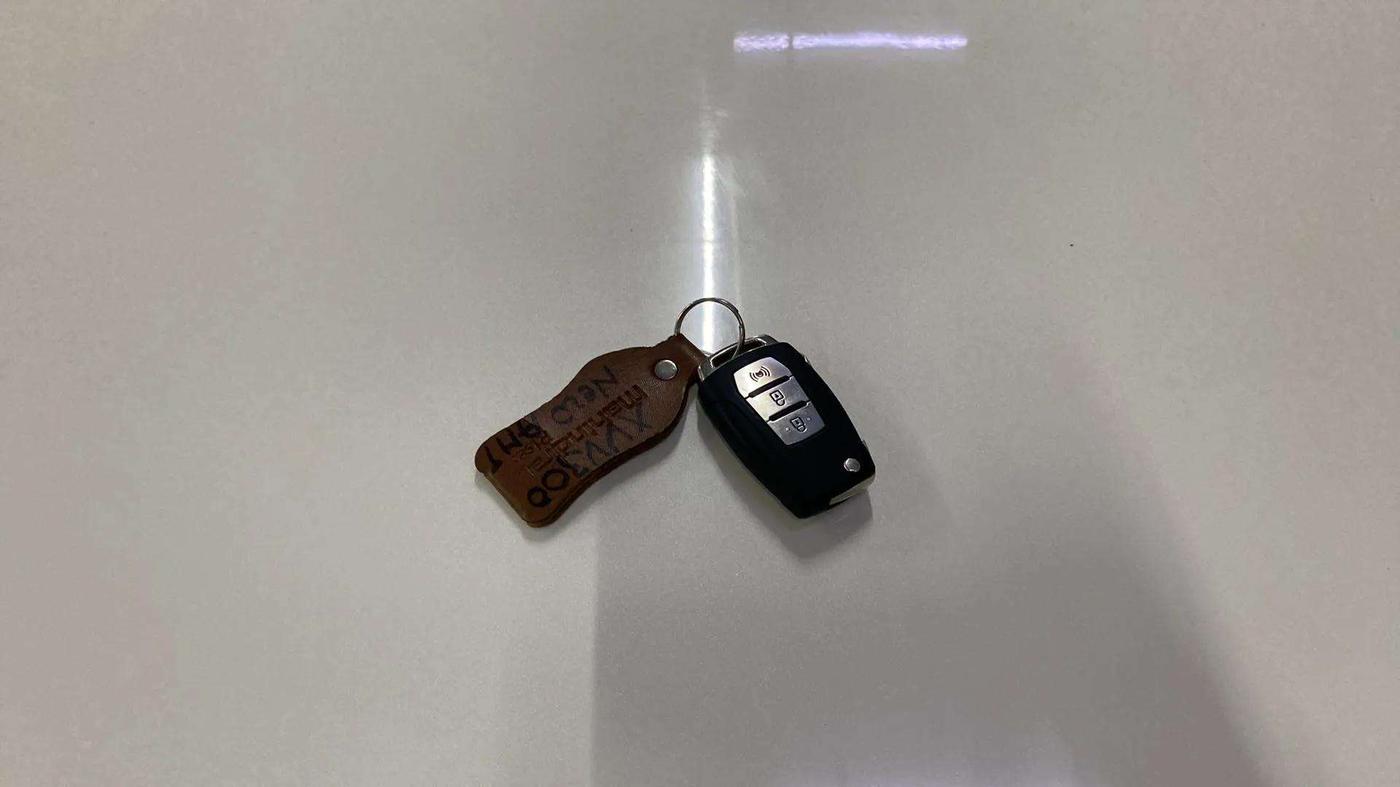 2021 Mahindra XUV300 W8 (O) 1.5 DIESEL AMT DUAL TONE, Diesel, Automatic, 66,857 km, Key Close Up