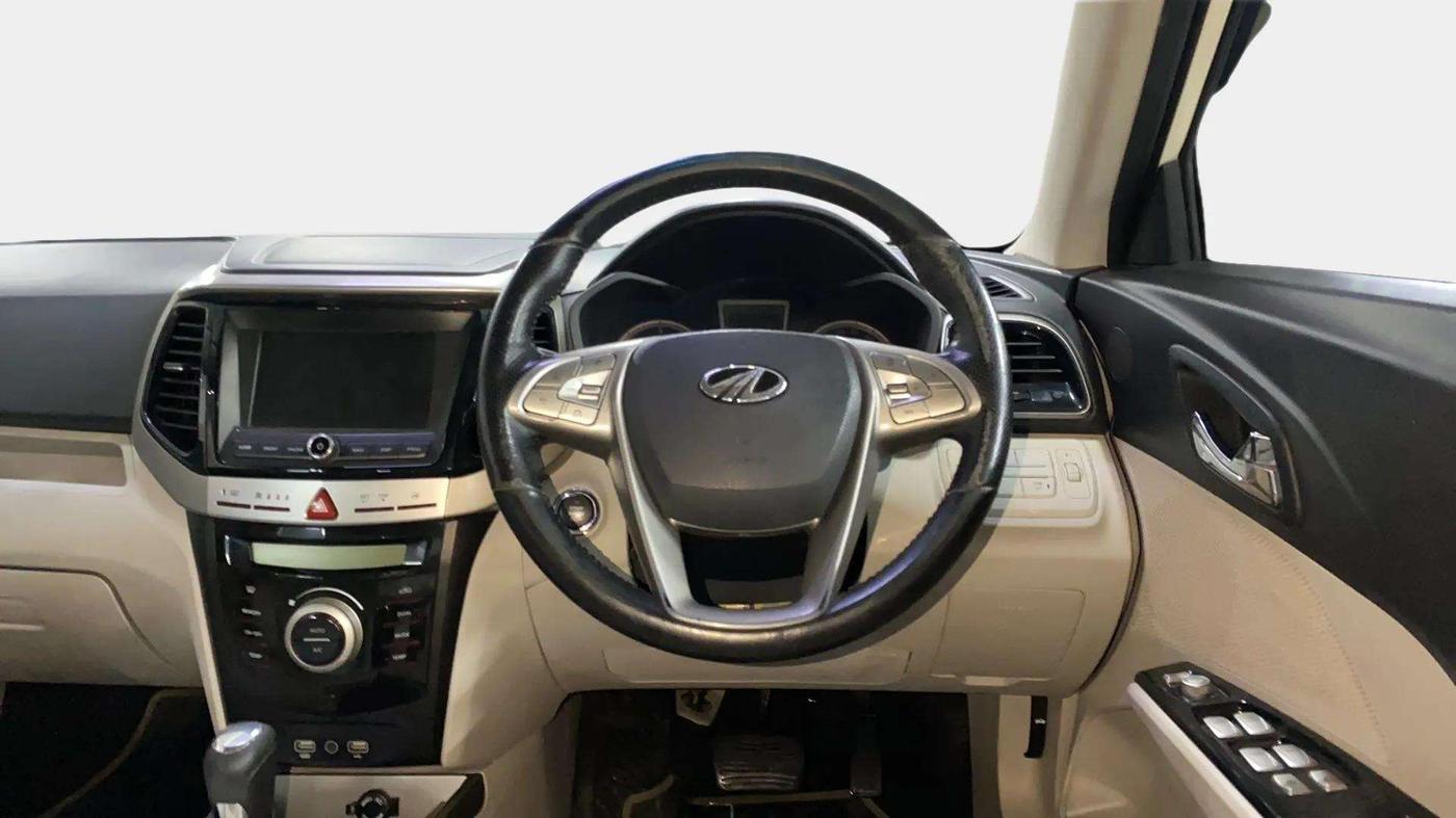 2021 Mahindra XUV300 W8 (O) 1.5 DIESEL AMT DUAL TONE, Diesel, Automatic, 66,857 km, Steering Wheel Close Up