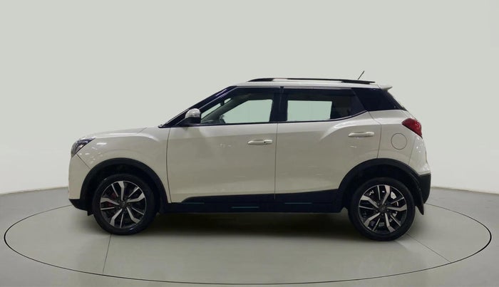 2021 Mahindra XUV300 W8 (O) 1.5 DIESEL AMT DUAL TONE, Diesel, Automatic, 66,857 km, Left Side