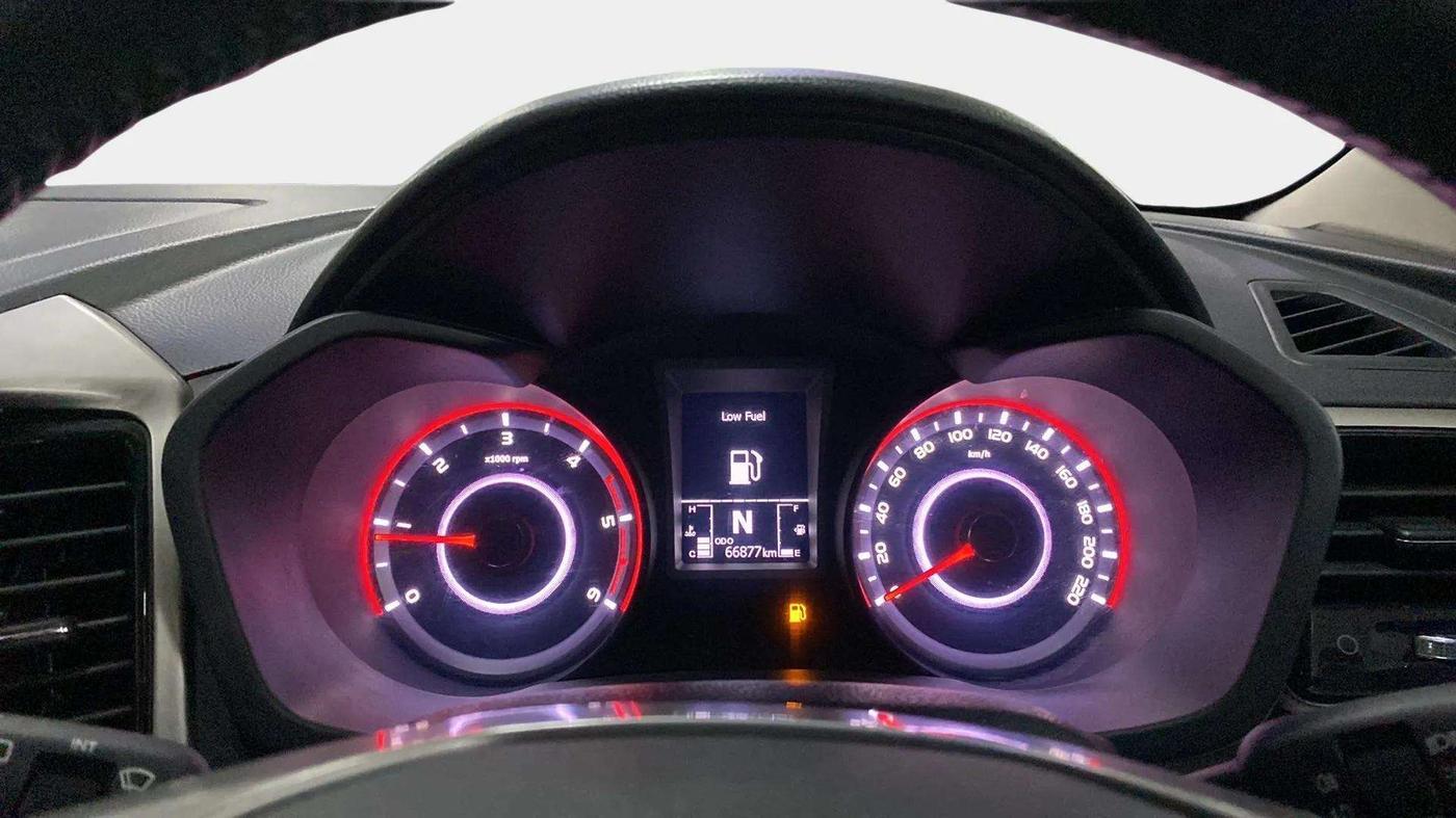 2021 Mahindra XUV300 W8 (O) 1.5 DIESEL AMT DUAL TONE, Diesel, Automatic, 66,857 km, Odometer Image