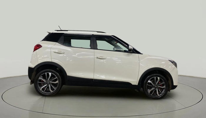 2021 Mahindra XUV300 W8 (O) 1.5 DIESEL AMT DUAL TONE, Diesel, Automatic, 66,857 km, Right Side View