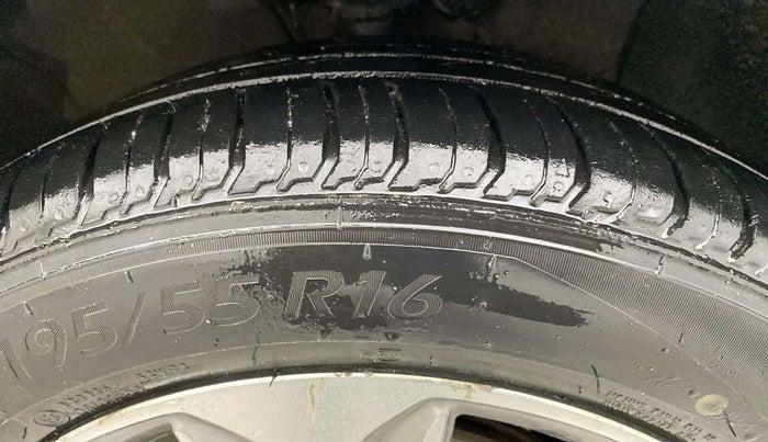 2019 Hyundai Verna 1.6 SX (O) CRDI MT, Diesel, Manual, 66,334 km, Right Front Tyre Tread