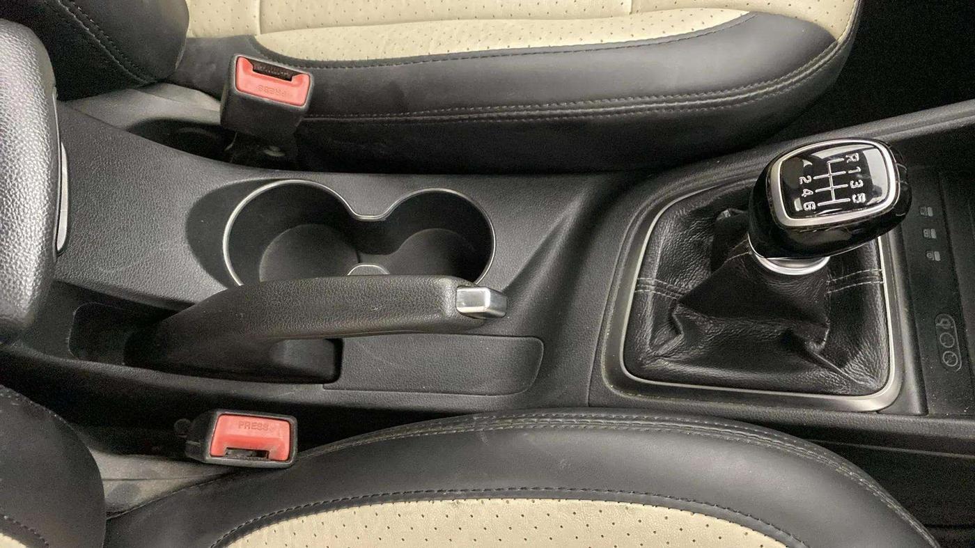 2019 Hyundai Verna 1.6 SX (O) CRDI MT, Diesel, Manual, 66,334 km, Gear Lever