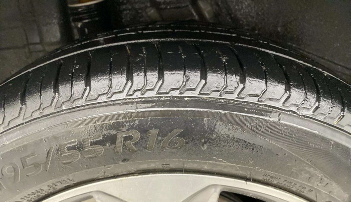 2019 Hyundai Verna 1.6 SX (O) CRDI MT, Diesel, Manual, 66,334 km, Right Rear Tyre Tread