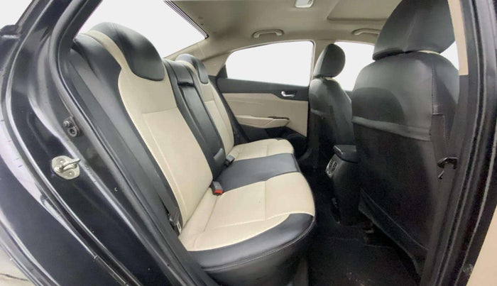 2019 Hyundai Verna 1.6 SX (O) CRDI MT, Diesel, Manual, 66,334 km, Right Side Rear Door Cabin