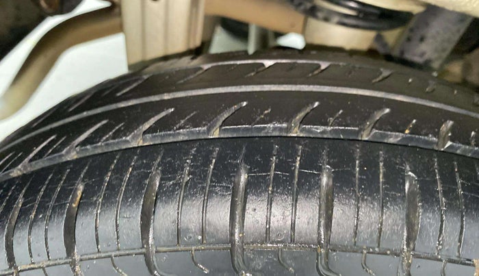 2016 Maruti Alto 800 VXI, Petrol, Manual, 27,220 km, Right Rear Tyre Tread
