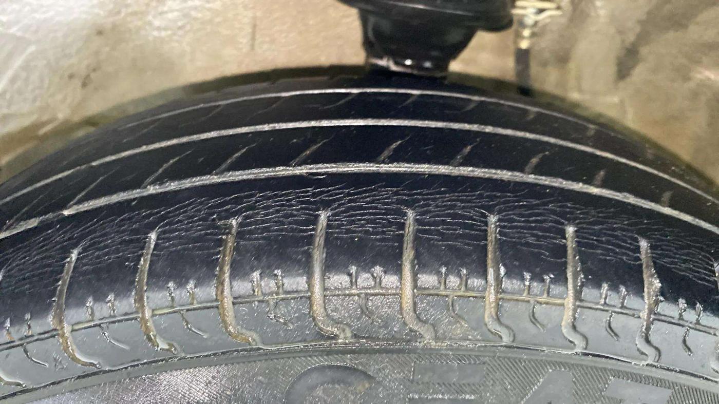 2016 Maruti Alto 800 VXI, Petrol, Manual, 27,220 km, Left Front Tyre Tread