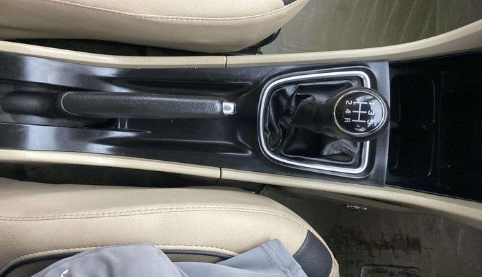 2017 Maruti Ciaz ALPHA 1.4 PETROL, Petrol, Manual, 1,29,079 km, Gear Lever