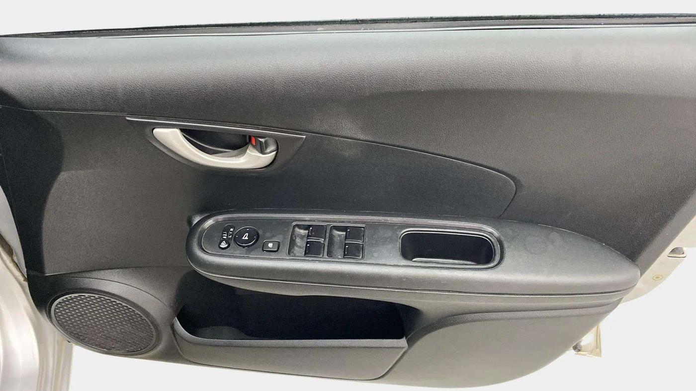 2018 Honda Brio VX AT, Petrol, Automatic, 63,183 km, Driver Side Door Panels Control