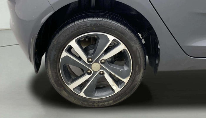 2021 Tata ALTROZ XZ PETROL, Petrol, Manual, 22,110 km, Right Rear Wheel