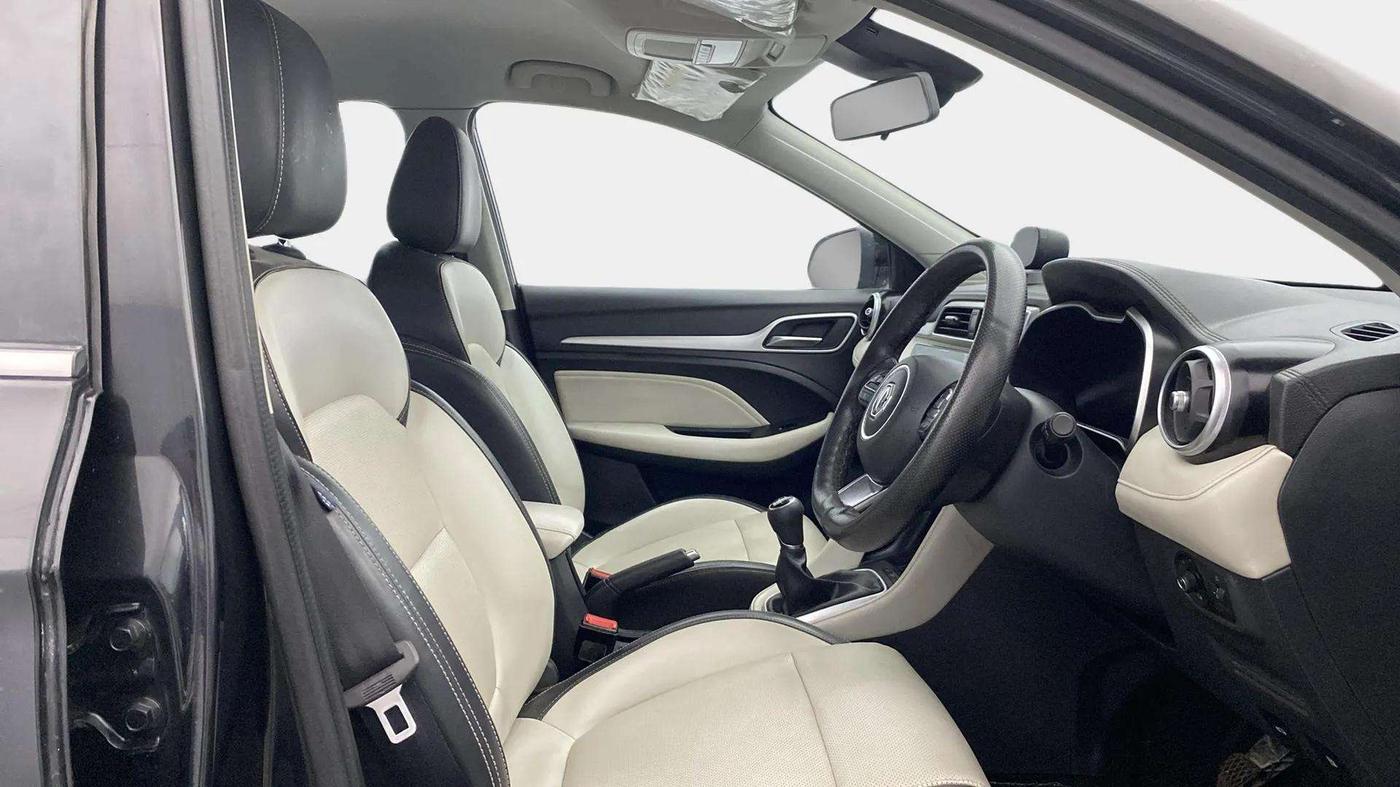 2022 MG ASTOR SMART 1.5 MT, Petrol, Manual, 75,699 km, Right Side Front Door Cabin