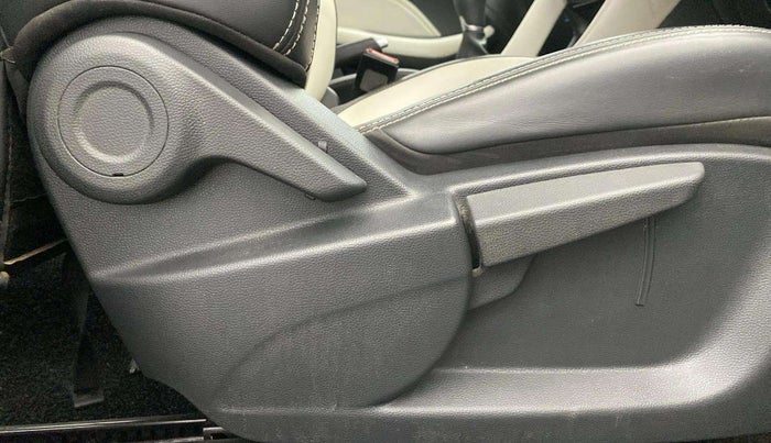 2022 MG ASTOR SMART 1.5 MT, Petrol, Manual, 75,681 km, Driver Side Adjustment Panel