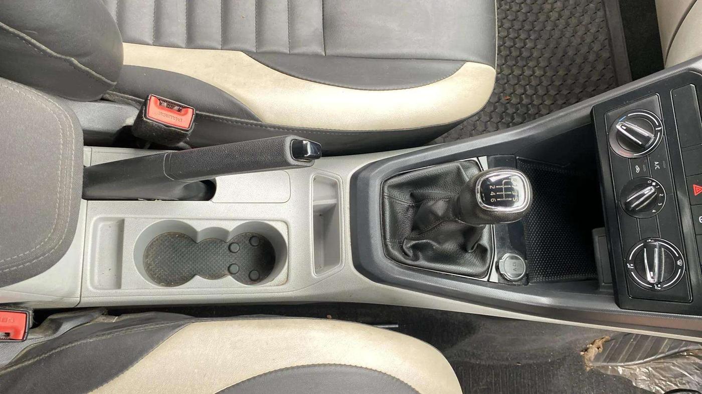 2021 Skoda KUSHAQ ACTIVE 1.0L TSI MT, Petrol, Manual, 66,640 km, Gear Lever