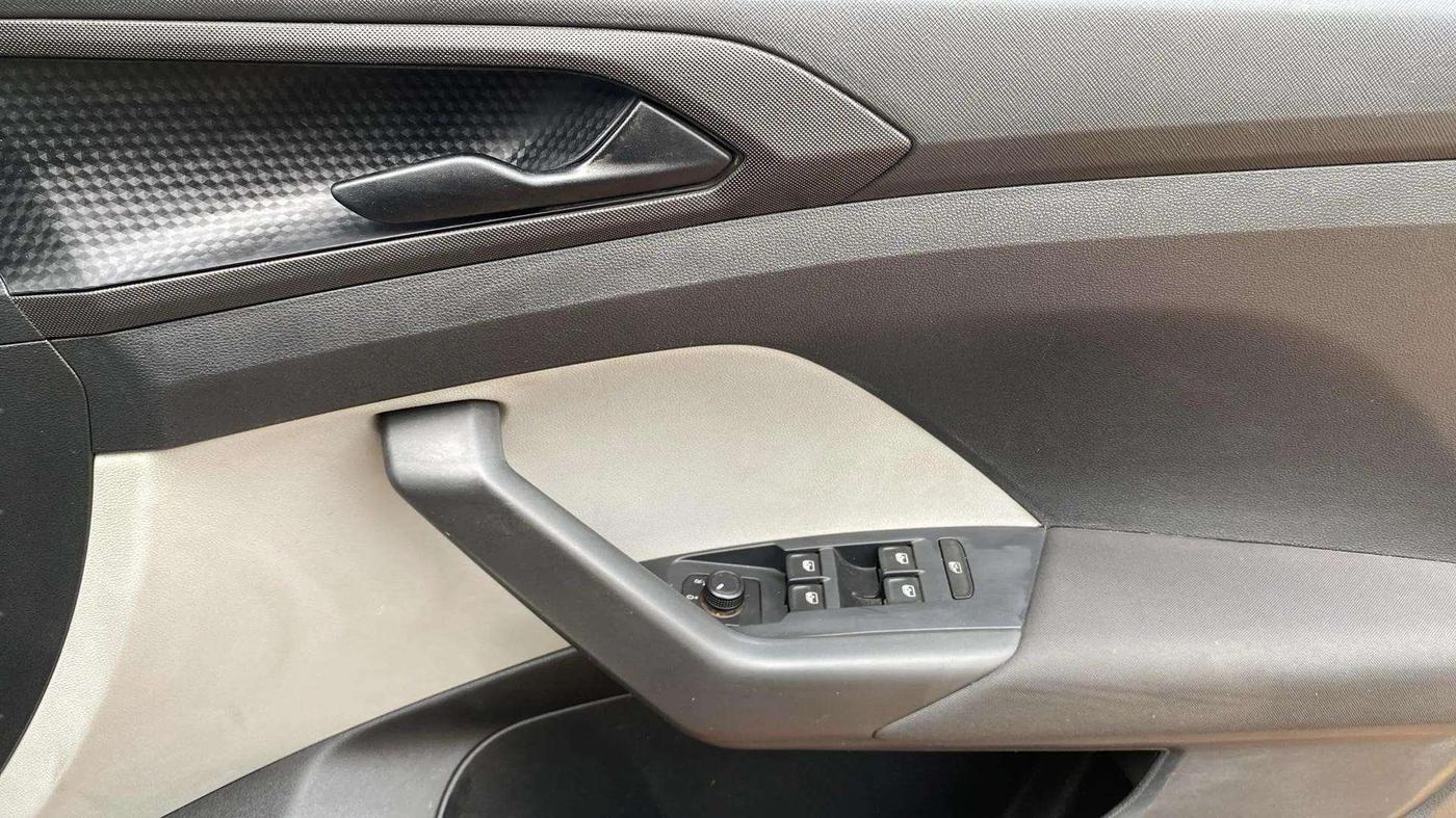 2021 Skoda KUSHAQ ACTIVE 1.0L TSI MT, Petrol, Manual, 66,640 km, Driver Side Door Panels Control