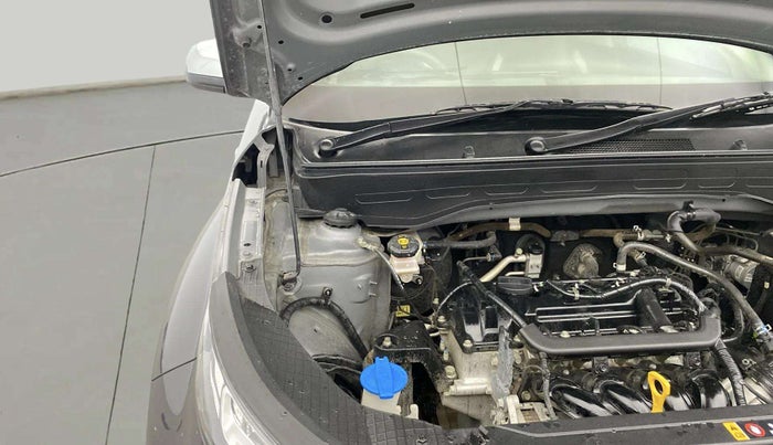 2021 Hyundai VENUE S 1.2, Petrol, Manual, 32,906 km, Engine View - Right