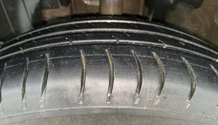 2015 Renault Kwid RXT 0.8, Petrol, Manual, 96,167 km, Left Front Tyre Tread