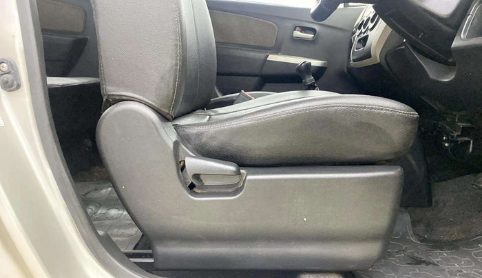 2015 Maruti Wagon R 1.0 LXI CNG, CNG, Manual, 94,146 km, Driver Side Adjustment Panel