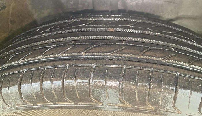 2015 Maruti Wagon R 1.0 LXI CNG, CNG, Manual, 94,146 km, Right Front Tyre Tread
