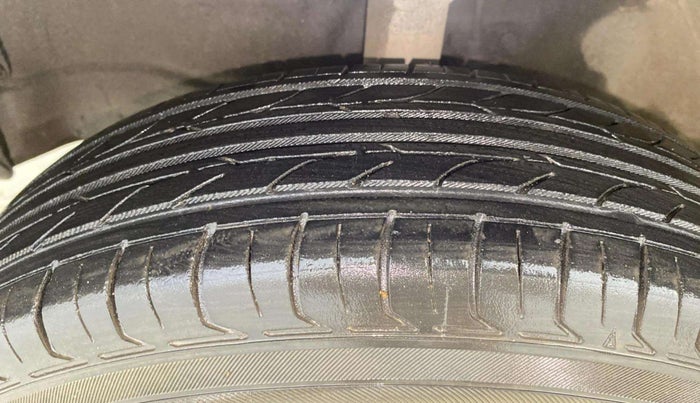 2015 Maruti Wagon R 1.0 LXI CNG, CNG, Manual, 94,146 km, Left Front Tyre Tread