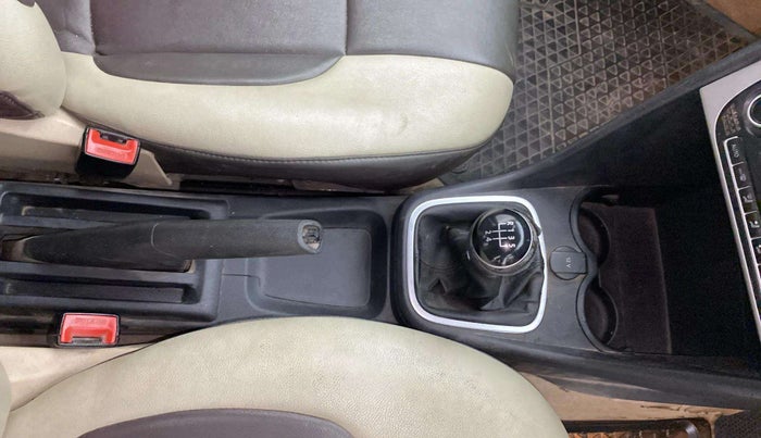 2016 Volkswagen Ameo HIGHLINE1.2L, Petrol, Manual, 72,105 km, Gear Lever