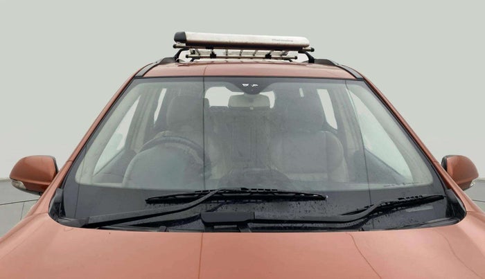 2015 Mahindra XUV500 W8, Diesel, Manual, 77,513 km, Front Windshield