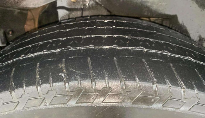 2015 Mahindra XUV500 W8, Diesel, Manual, 77,513 km, Right Rear Tyre Tread