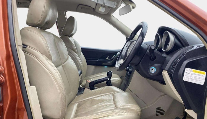 2015 Mahindra XUV500 W8, Diesel, Manual, 77,513 km, Right Side Front Door Cabin