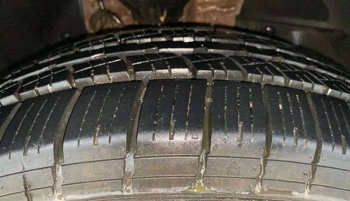2015 Mahindra XUV500 W8, Diesel, Manual, 77,513 km, Right Front Tyre Tread