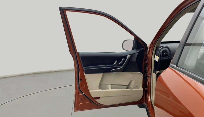 2015 Mahindra XUV500 W8, Diesel, Manual, 77,513 km, LHS Front Door