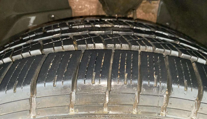 2015 Mahindra XUV500 W8, Diesel, Manual, 77,513 km, Left Front Tyre Tread