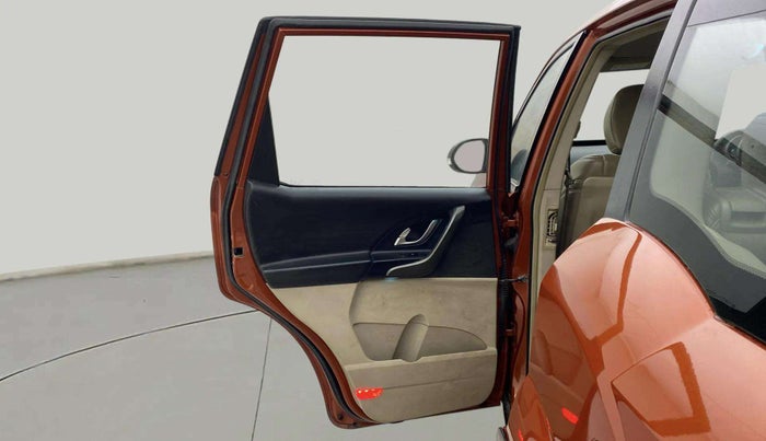 2015 Mahindra XUV500 W8, Diesel, Manual, 77,513 km, LHS Rear Door