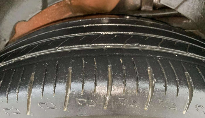 2015 Mahindra XUV500 W8, Diesel, Manual, 77,513 km, Left Rear Tyre Tread
