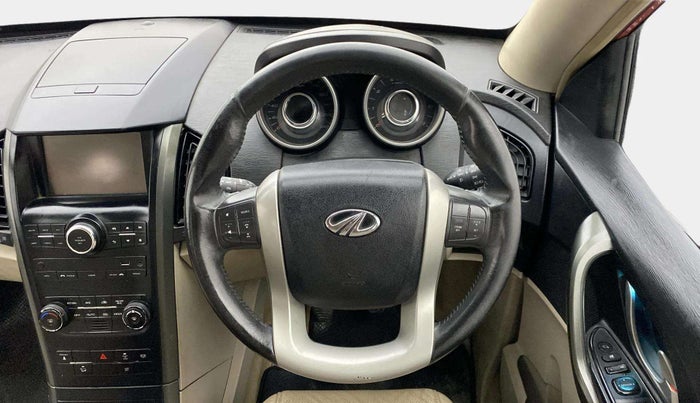 2015 Mahindra XUV500 W8, Diesel, Manual, 77,513 km, Steering Wheel Close Up