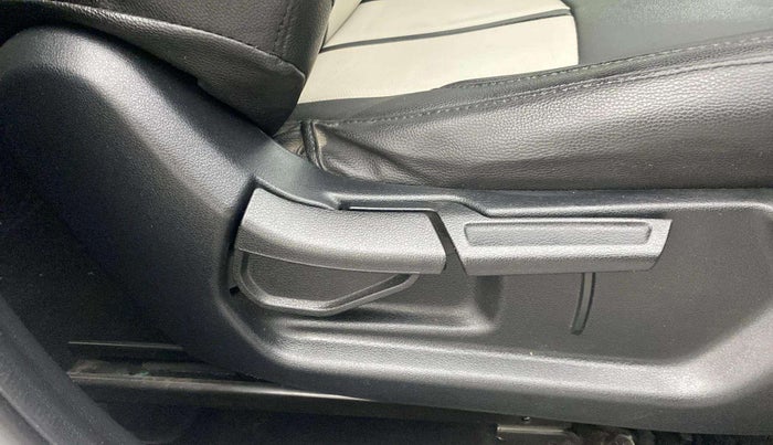 2021 Hyundai VENUE SX 1.5 (O) EXECUTIVE CRDI, Diesel, Manual, 37,794 km, Driver Side Adjustment Panel