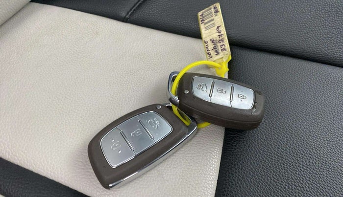 2021 Hyundai VENUE SX 1.5 (O) EXECUTIVE CRDI, Diesel, Manual, 37,794 km, Key Close Up