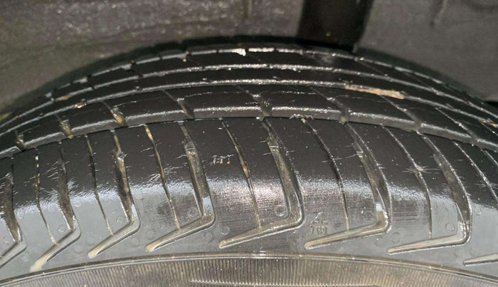 2016 Renault Kwid RXL, Petrol, Manual, 24,984 km, Left Rear Tyre Tread