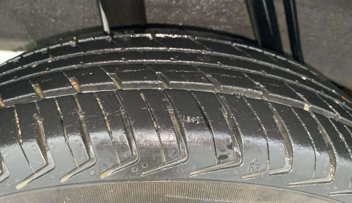 2016 Renault Kwid RXL, Petrol, Manual, 24,984 km, Right Rear Tyre Tread
