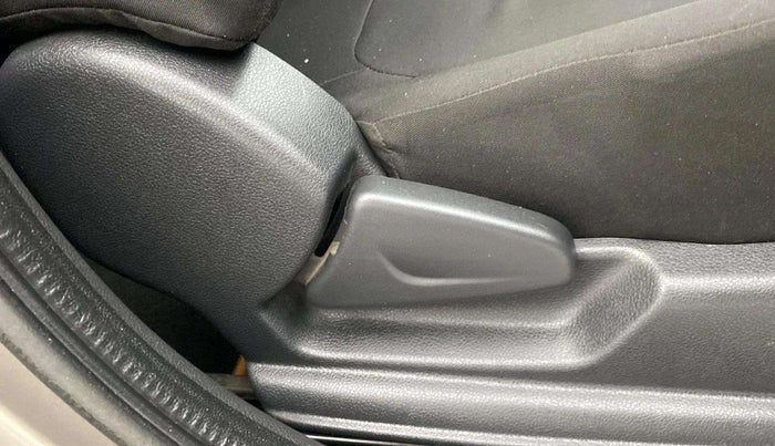 2016 Renault Kwid RXL, Petrol, Manual, 24,984 km, Driver Side Adjustment Panel